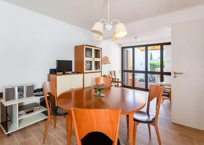 Villa Ipanema Poolside Living By Lovelystay Quarteira