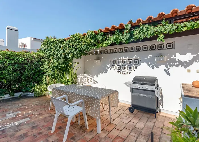 Ipanema Poolside Living By Lovelystay Quarteira