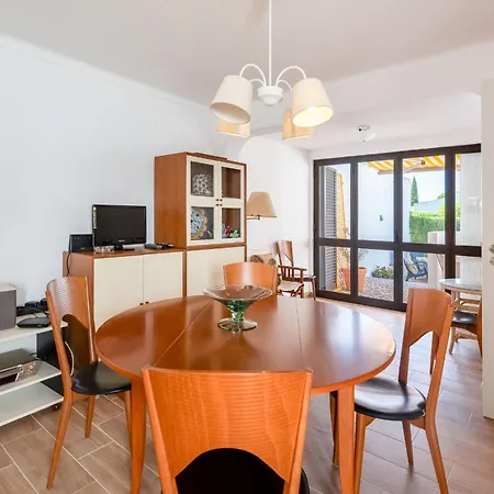Villa Ipanema Poolside Living By Lovelystay Quarteira